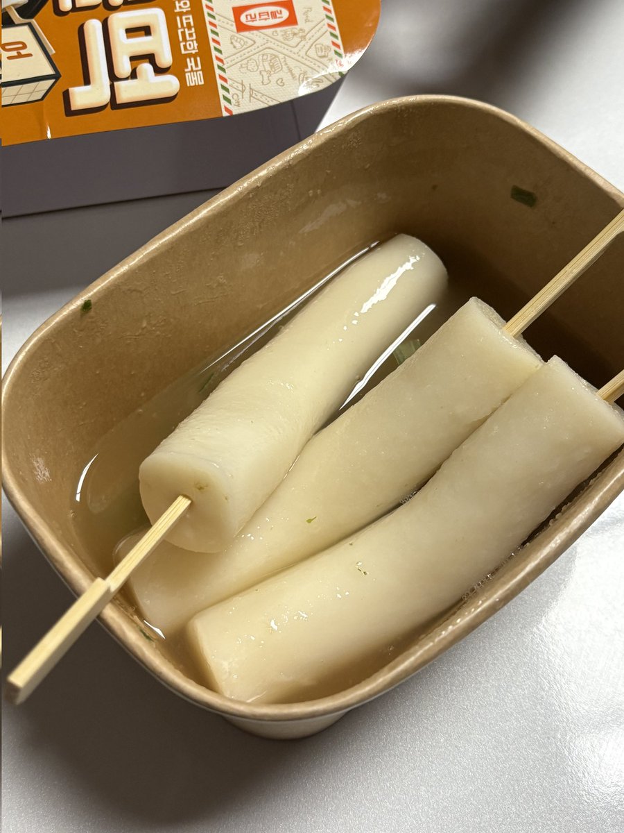 여러분 이제 부산 아니어도 물떡 먹을 수 있어요
미정당에서 부산 포장마차 레시피로 가져온 물떡을 출시했다함
지금 씨유에서 파는중이고 2+1이래요!