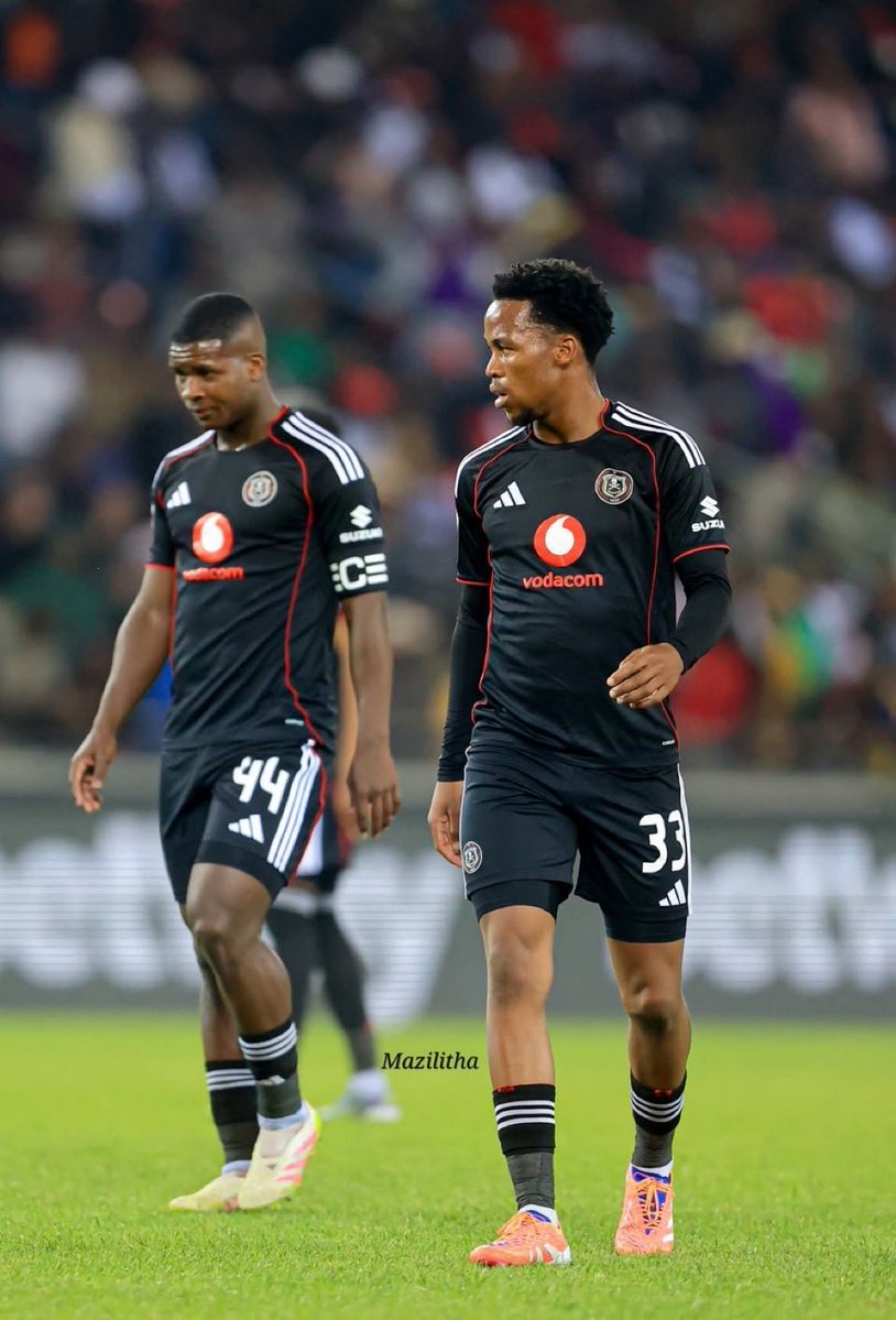 MdueDemdullah's tweet image. Come on saturday to watch TlB play his last game as Pirates player wish they can give him Ambend especial to lift that cup if we ein it🇿🇦🏴‍☠️❤️