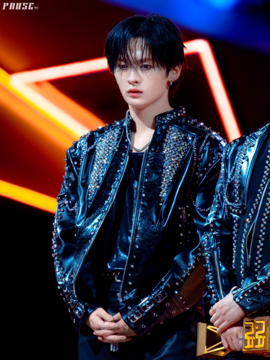 𝑷𝑨𝑼𝑺𝑬. tweet media