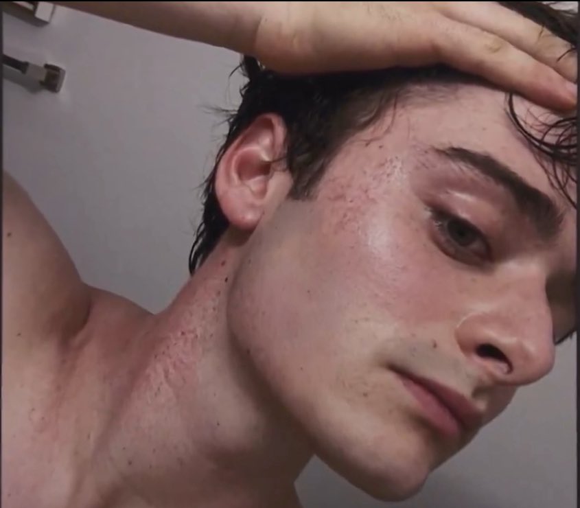 Acting so good that you burst all the blood vessels in your face and neck screaming 😭 his dedication is crazy