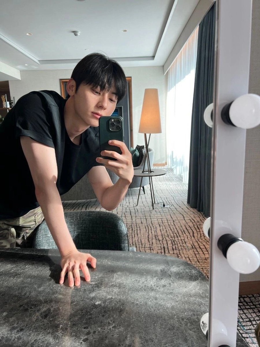 여자라면 아묻따 황민현