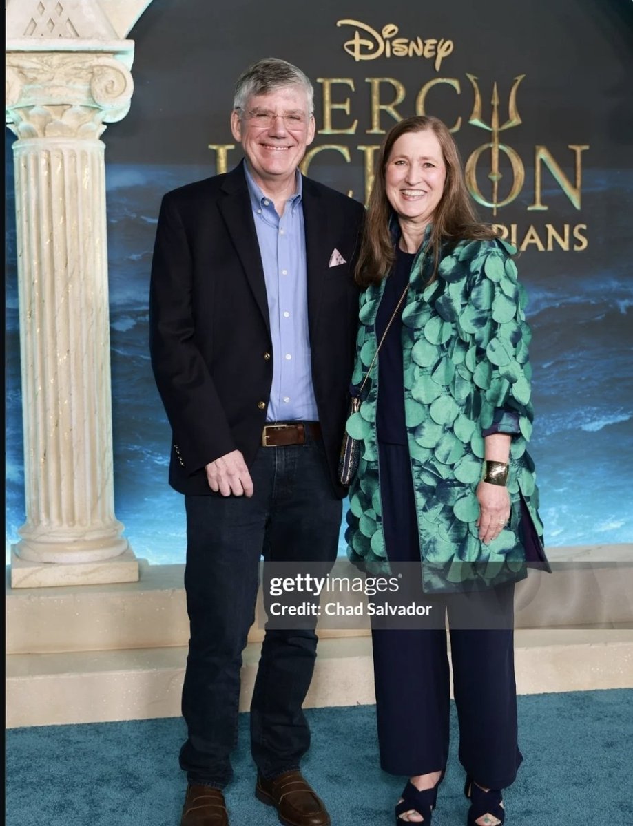 OS PAIS DE UMA NAÇÃO DE FÃS