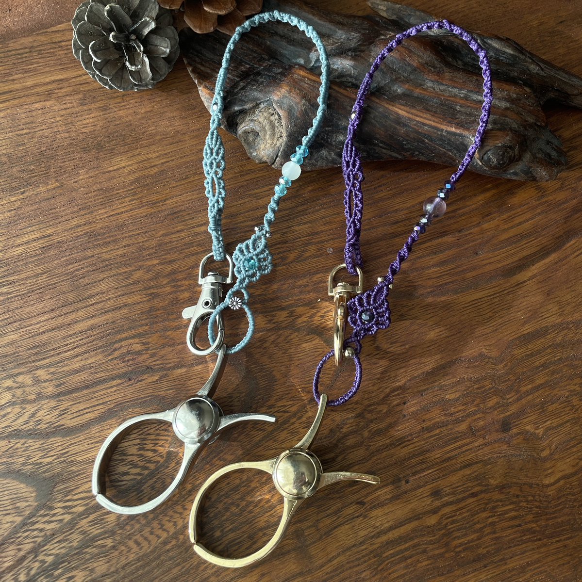 キャー(ﾉ)ﾟ∀ﾟ(ヾ)︎💕︎可愛いのが出来たゎ✨️グローブホルダーだって♡
私、使ったことないけど冬は手袋が手放せないくらいなんだよね…。
寒冷蕁麻疹でちゃうしさ…。