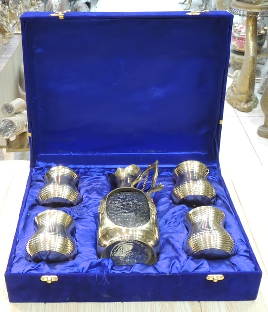Buy Brass &amp; Glass Water Jug with 4 Brass Tumblers Set for @ just Rs. 4,812/-
.
Order: artycraftz.com/products/brass…
.
.
.
.
.
.
#artycraftz #art #craft #brass #handmadewithlove #jug #waterjug #artifacts #tumbler #gifting #royal #hotel #shopping #luxury #offers #discounts