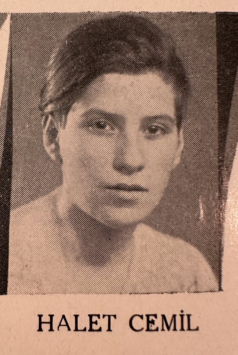 Robert kolej 1934 öğrenci yıllığında iki yakın arkadaş, geleceğin iki profesörü. İngiliz dili ve edebiyatı profesörü Mina Urgan ve Arkeolog Prof Halet Çambel. Soyadı kanunu çıkmadan önce kız çocuklarının isimlerinin sonlarına babalarının adları iliştiriliyordu