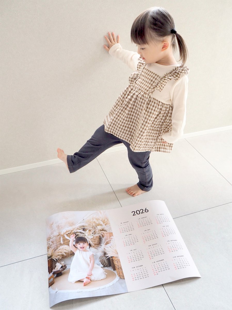 スマホに眠ってる写真
どうしてる？📱💭

忙しくて見返す時間がなくても
毎日ながめる “カレンダー” にしちゃえば
一年間ずーっと会えるよ♡

毎日見てニヤけるやつ😂💕

じいじとばあばへの
お正月ギフトにも贈ってあげてね♪

#カレンダー作り #ママの味方 #子ども写真 #キッズフォト #soyumoa