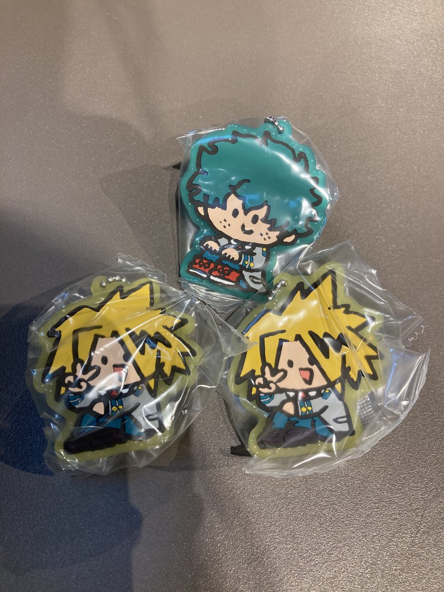 ヒロアカ　オープンスクール　ラバーマスコット　ガチャガチャ　交換　譲渡

譲)緑谷.上鳴2

求)死柄木or 荼毘(友人分)or 定価＋送料

出先のためIDなし.気軽にお声掛けください🥀❤︎