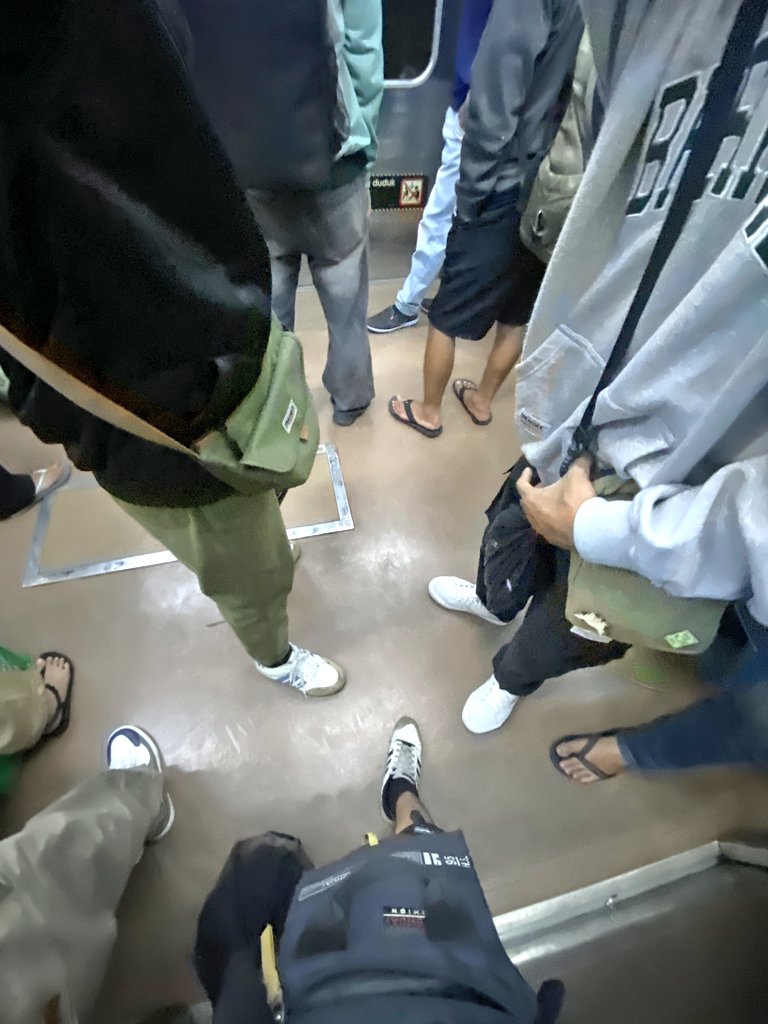 afiismee's tweet photo. roda hidup terus berputar dan takdirpun tak selalu sama,
pahamilah. https://t.co/lJ2imR2YzZ
