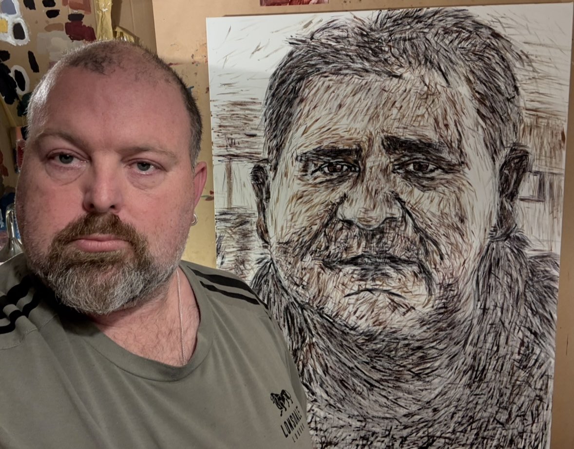 TomdeloheryJ's tweet photo. #photograph of #artistthomasdelohery #thomasdelohery
@TomdeloheryJ in front of his #drawing #painting #portrait of #australianactoranthonylapaglia #actoranthonylapaglia
#anthonylapaglia #boyswallowsuniverse #deathofasaleman #withoutatrace #badblood #nitram #floridaman https://t.co/qLW1E1bLQn