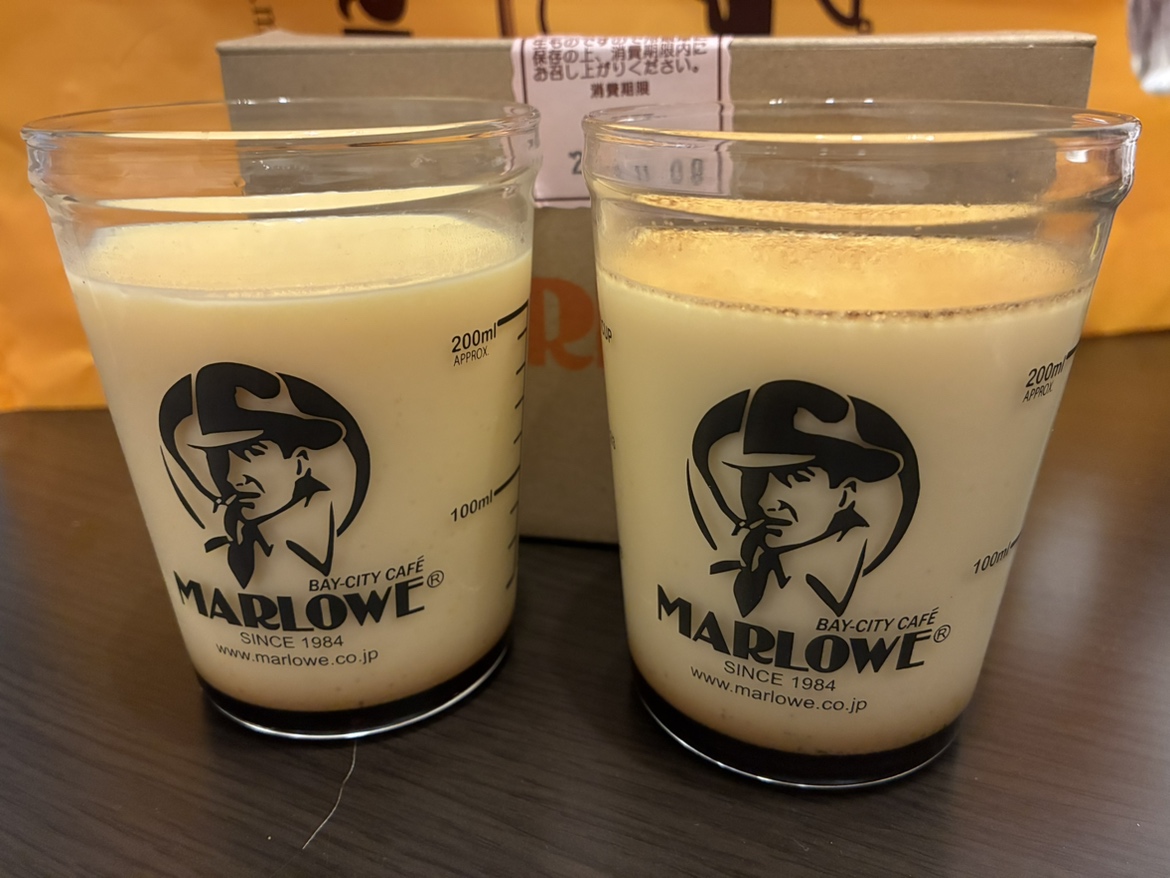 マーロウさんのプリンをいただきました！ビーカー瓶入りのプリンなのですが、サイズがとても大きく大満足でした！しっかりしたプリンにほろ苦いカラメルがベストマッチで美味しくいただきました。瓶にプリントされた渋い男性の顔もなんだかとても素敵...！本社スタッフ
#プリン
#マーロウ