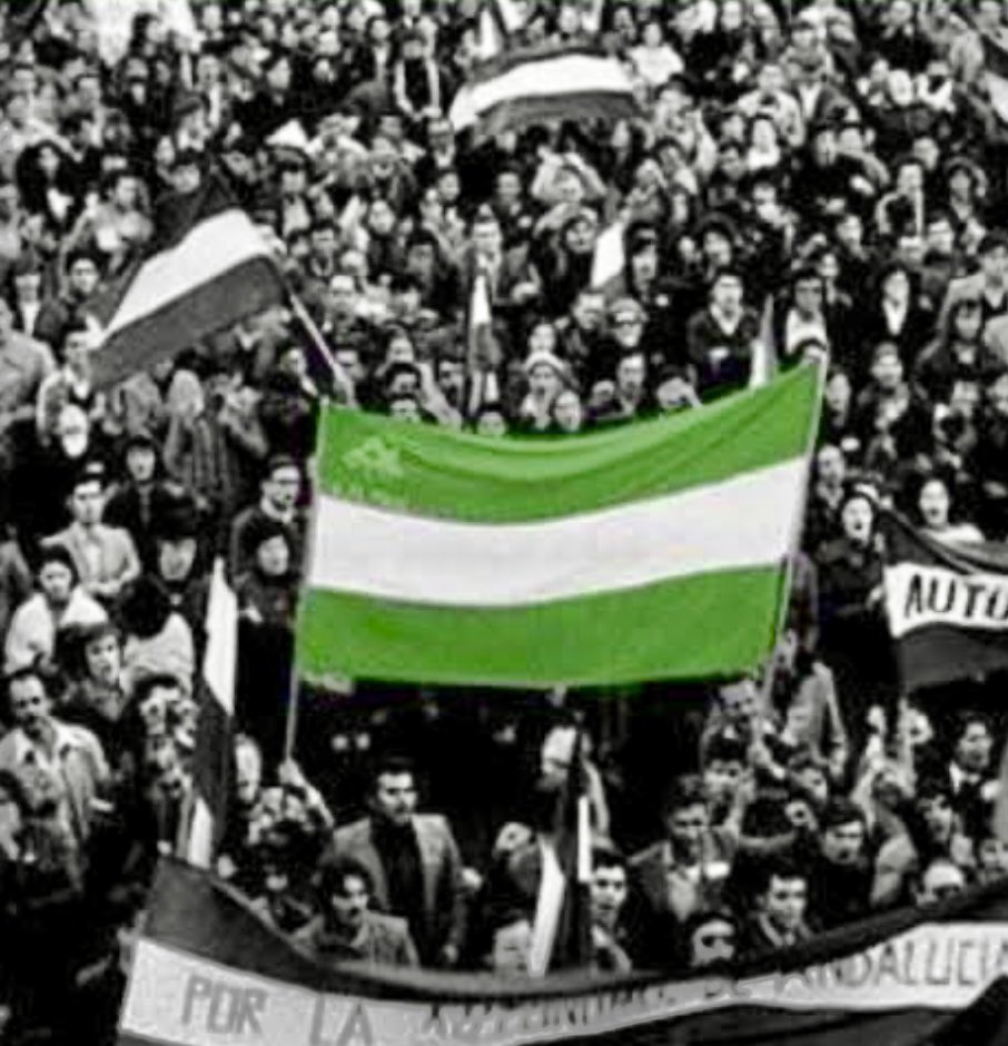 antonio117011's tweet photo. 1883: “Andalucía es soberana” artículo primero de la constitución de Antequera. 
4 de diciembre de 1977: dos millones de andaluces salen a las calles a pedir autonomía. 4 de diciembre de 2025: dos millones de andaluces viven fuera de su tierra. Quizás haya que volver a empezar por el principio. 💚