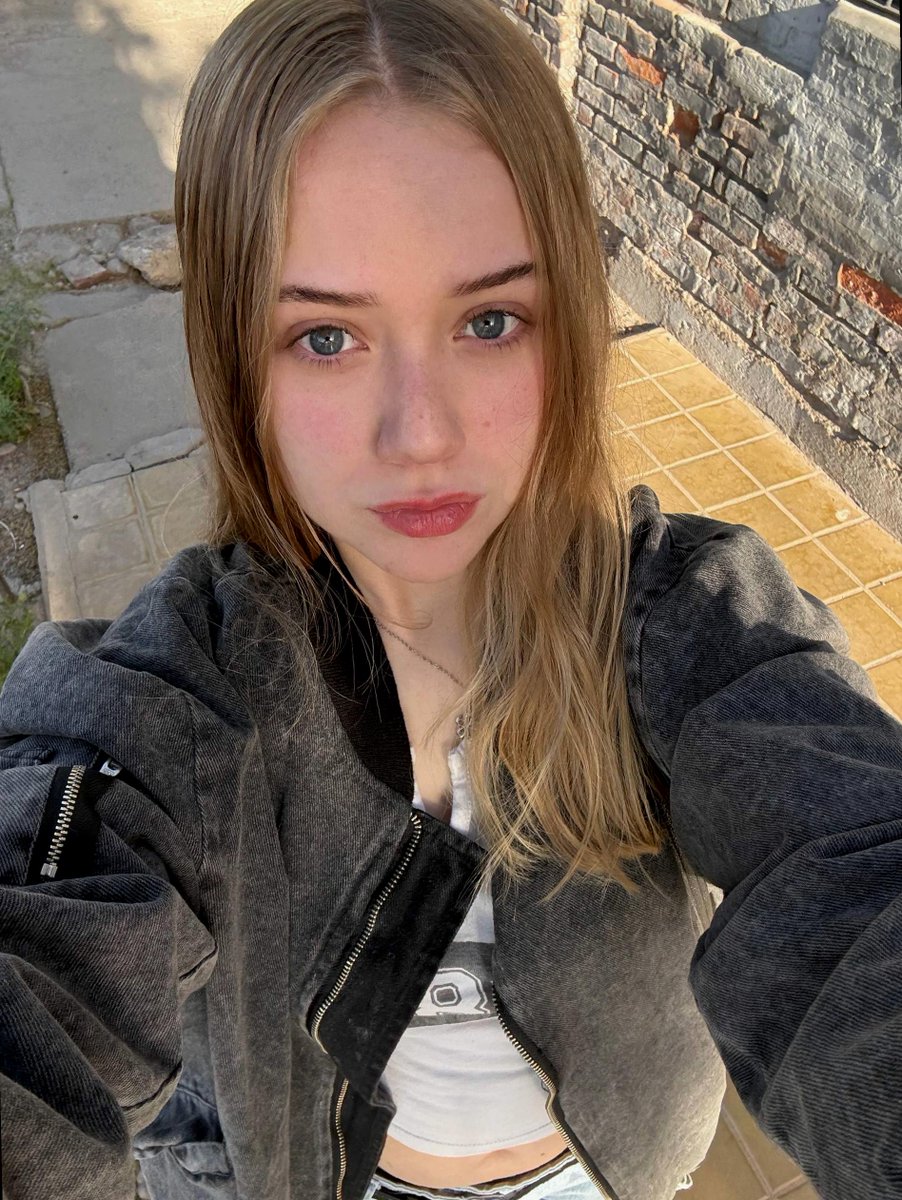 Scripti_0l6's tweet image. ordering groceries like i’m planning a dinner party for one