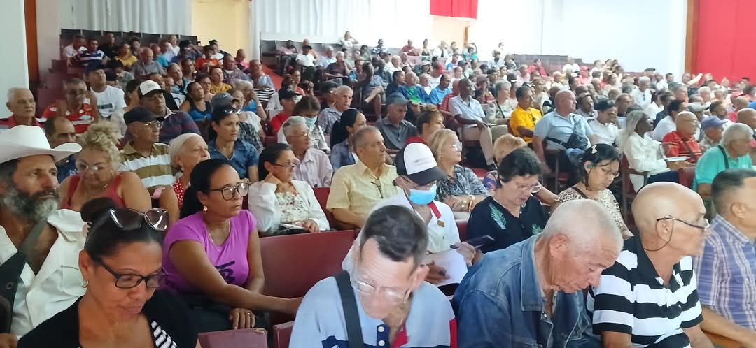 Diversos temas de la vida política, económica y social se analizaron en  la reunión de Secretarios de núcleos efectuada en el municipio cabecera #LasTunas #SíSePuede #PorLasTunasLaVictoria #PorUn26EnEl26