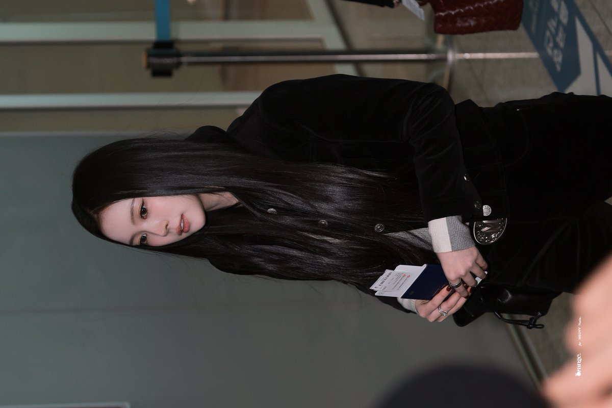 OrangeforNarin's tweet image. 251204 ICN #MEOVV #미야오 #ミヤオ #NARIN #나린 #ナリン