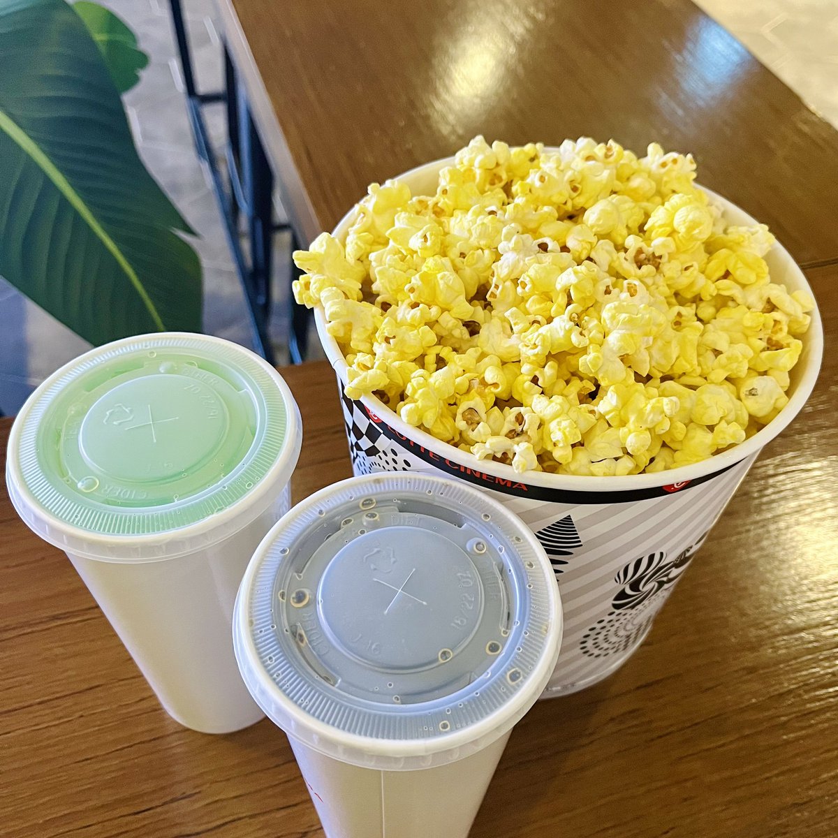 대세에 합류하기 🤭
재밌게 보고 올게요!