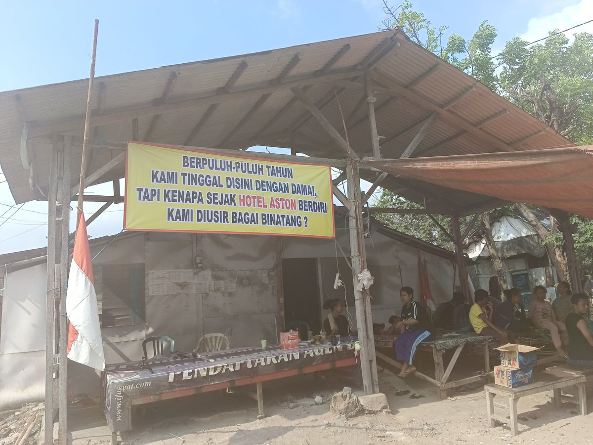 TRAGEDI PENYAPLOKAN LAHAN:
Kisah Kelam Bagaimana Kelas Pekerja Dijauhkan dari Rumah dan Tanah Mereka Sendiri

Selama puluhan tahun, Indonesia menghadapi backlog perumahan yang terus membesar. Secara resmi, angka backlog sering disebut berada di kisaran 12–14 juta unit, tetapi di