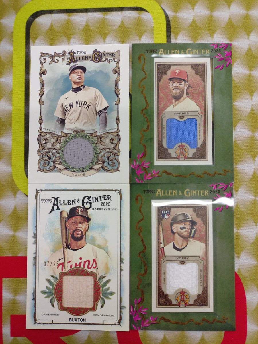 holytrinity777's tweet photo. 今年も出ず！
オートは無いが

レリック
Byron Buxton /25🔥

Chrome
Shohei Ohtani (Refractor) 🦄
Nick Kurtz 🔥

1889 N22 (Mini)
Aaron Judge 🔥
と良き所が出ました。

ドジャースの日本人3投手も👍

良き空間���した。 https://t.co/BiOS3POCzv