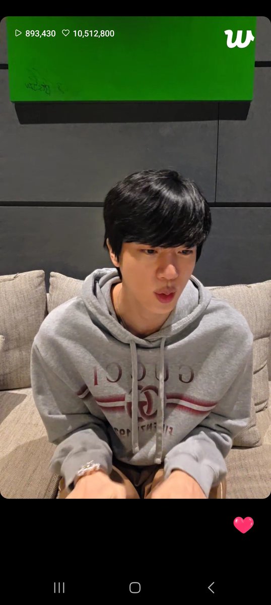 Como puede tener 33 años???? Es un vampiro 100% segura