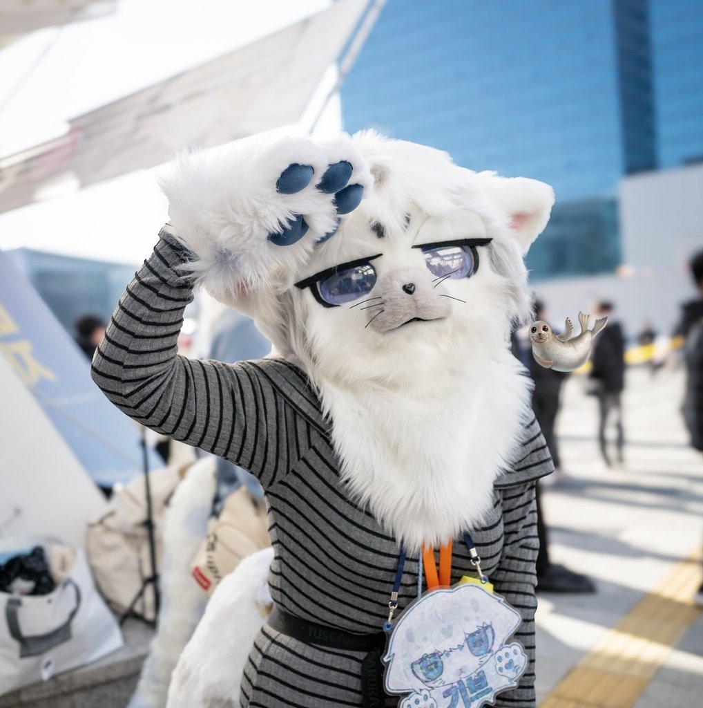 gangmo14's tweet photo. ' 오늘의 tmi '

기브는 마눌고양이와 물범의 교111배종 입니다(?)

#furry #seal #ManulCat https://t.co/eBe7yvRSxq