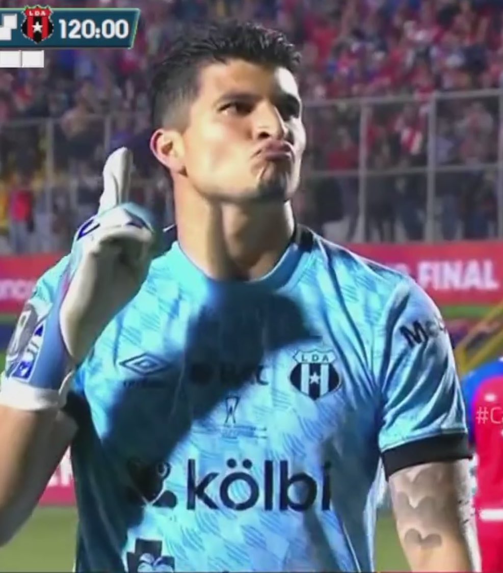 Como vas a tapar 2 penales en una final sin tener más de 5 partidos jugados con la Liga. 

QUE ANIMAL.