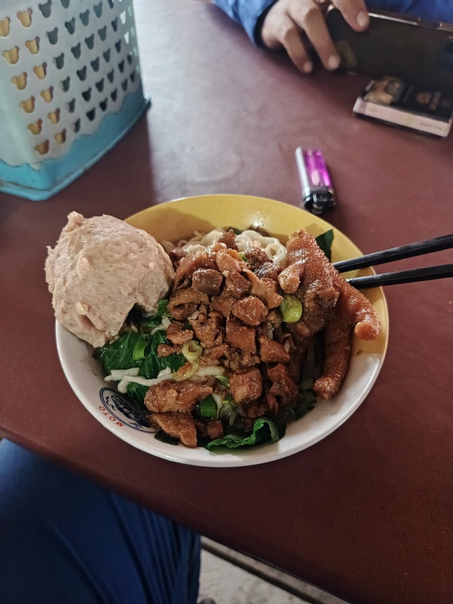 Ujan2 mah enaknya mie ayam dulu ga sihhh 🤤