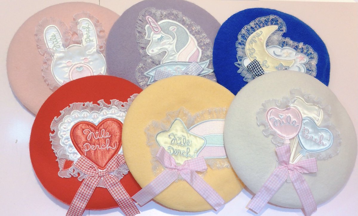 ワッペン付きベレー帽が入荷いたしました🎀🎶 ¥8500(税込¥9350) 通販ご