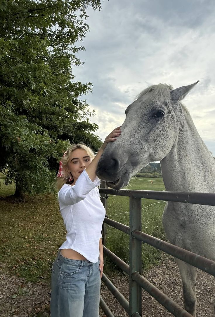 ithevns's tweet image. Muy feliz cumpleaños a mi querida lana, te amo demasiado. Gracias por ser la amiga que sos 🤍