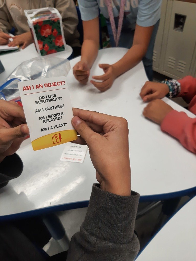 RES is CKH Proud! November's Character Trait of Teamwork was spotted throughout the halls. Students worked together and encouraged each other during classwork and recess.  #CKHNationalShowcase #Transformingminds #CKH #RoyalRES