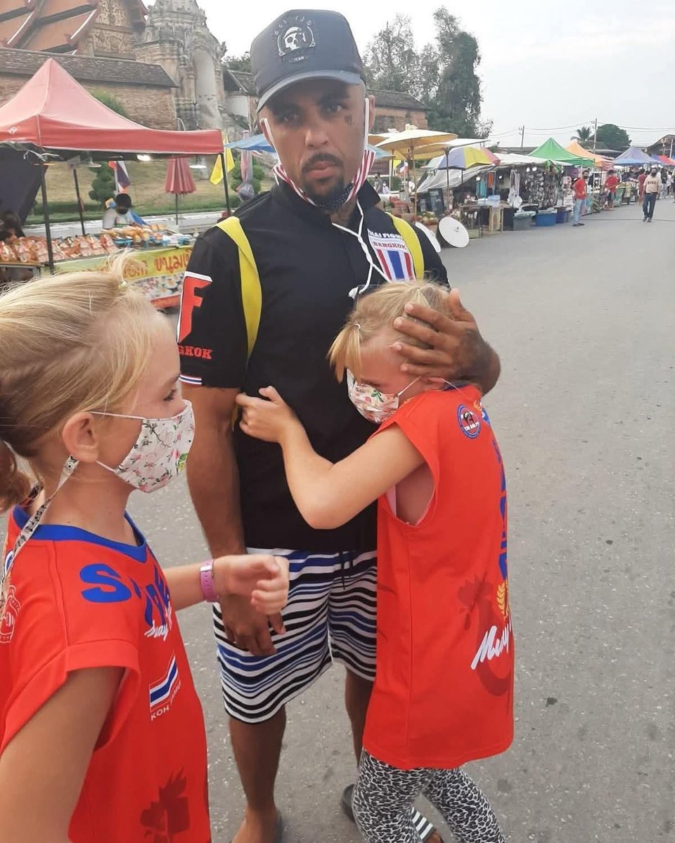 Bobthelove2's tweet image. ความอนาถของตม.ไทย..
ให้ไอ่นี่ที่มันเหยียด เนรคุณมวยไทยมาเป็นปีๆเข้ามาได้ยังไง..
พวกมรึงทำงานกันยังไง
#ไทยกัมพูชา