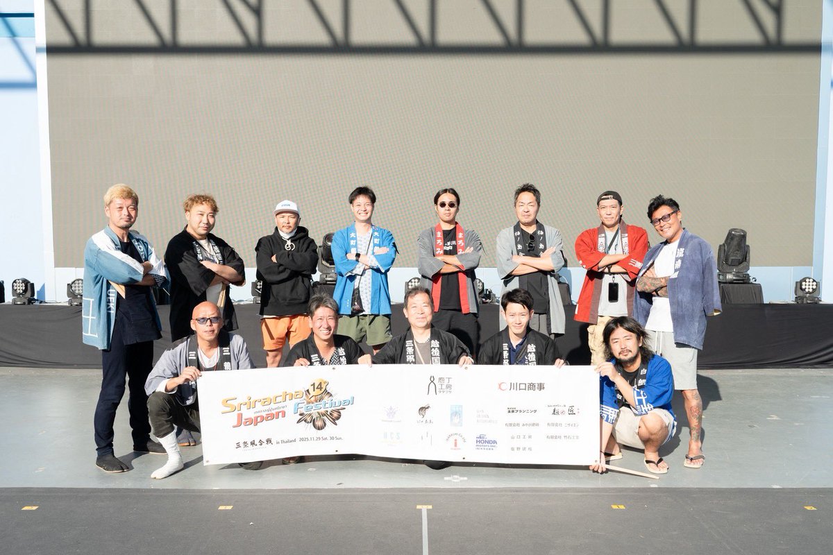 yasuhiroyuuki's tweet photo. 【三条凧合戦 in Thailand】
三条の、そして日本の伝統文化を世界に発信することができました。三条凧合戦、三条六角巻き凧、そして今回新たに挑戦した三条凧揚げ太鼓。様々の方々のご協力のもと、大成功をおさめることが出来ました。ご協力いただいた全ての皆さまに感謝いたします！コップンカー🙏🙏 https://t.co/FCTprDOw8L