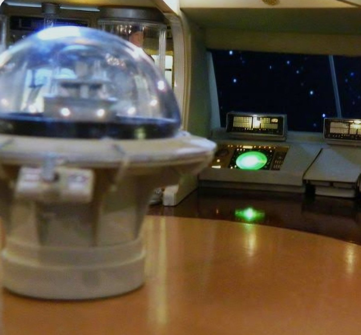 josephp300's tweet photo. @LasVegasLocally Was this stolen from the Lost in Space set? https://t.co/VZ2SqU8XoD