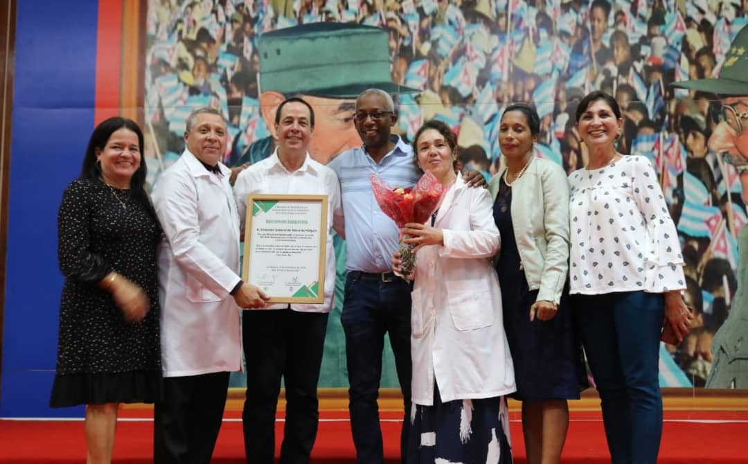 🇨🇺 En el Oriente cubano, que se levanta tras el paso de Melissa, realizamos el Acto Nacional por el Día de la Medicina Latinoamericana.
Gracias a nuestros trabajadores y estudiantes de la #Salud por no rendirse y encontrar soluciones, incluso cuando parecía no haber alternativas.