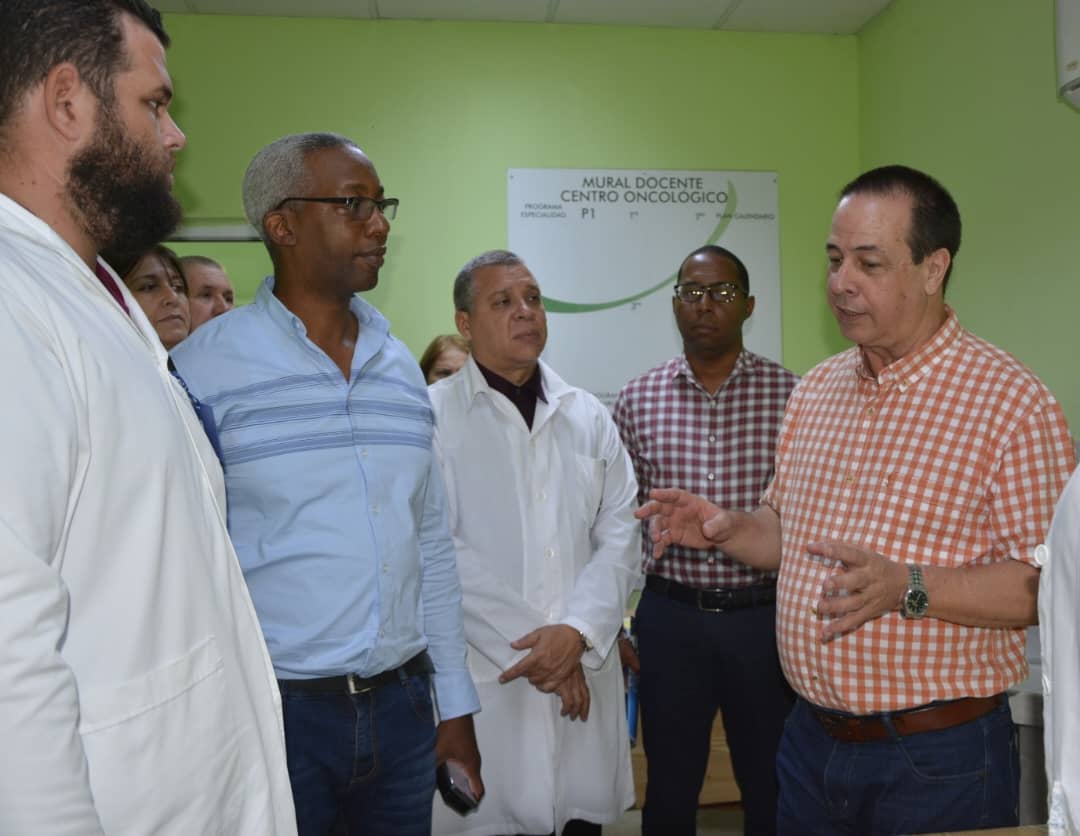 japortalmiranda's tweet photo. 🇨🇺 Como parte de nuestra visita a Holguín, este miércoles recorrimos el hospital provincial general Vladimir Ilich Lenin, donde intercambiamos con trabajadores, pacientes y familiares.
Evaluamos la marcha de las acciones multidisciplinarias que allí se implementan.
#CubaPorLaVida https://t.co/W3NXvuM8lr