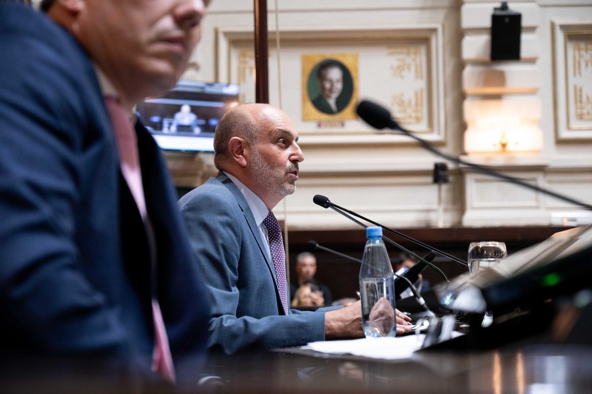 🏛 | Con la aprobación del Financiamiento en la <a href="/HCDiputadosBA/">Diputados BA</a>, quedan selladas las tres herramientas clave que el gobierno bonaerense necesita para asistir a los municipios y no cortar las inversiones en materia de salud, educación y obra pública.

Fueron semanas arduas de