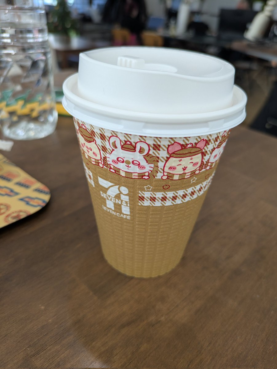 nseino's tweet photo. セブンカフェのホットカフェラテL
ちいかわだった。
かわいいと評判♡ https://t.co/5Uuc8ohEKc