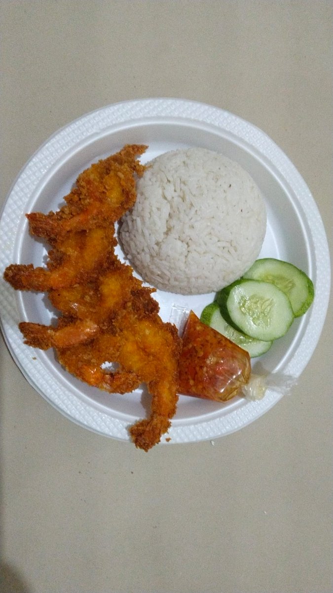 lesdeaux's tweet image. halo temen2, mamaku single mom, beliau ga kerja (krn susah cari pekerjaan, rata2 minimal usia 30, mama 56) dan msh harus menyekolahi adik aku &amp;amp; bayar kontrakan. mama buka usaha online di kontrakannya, dagang nasi katsu &amp;amp; nasi bakar harganya 17rb aja🤗 dr kmrn lagi sepi pembeli-