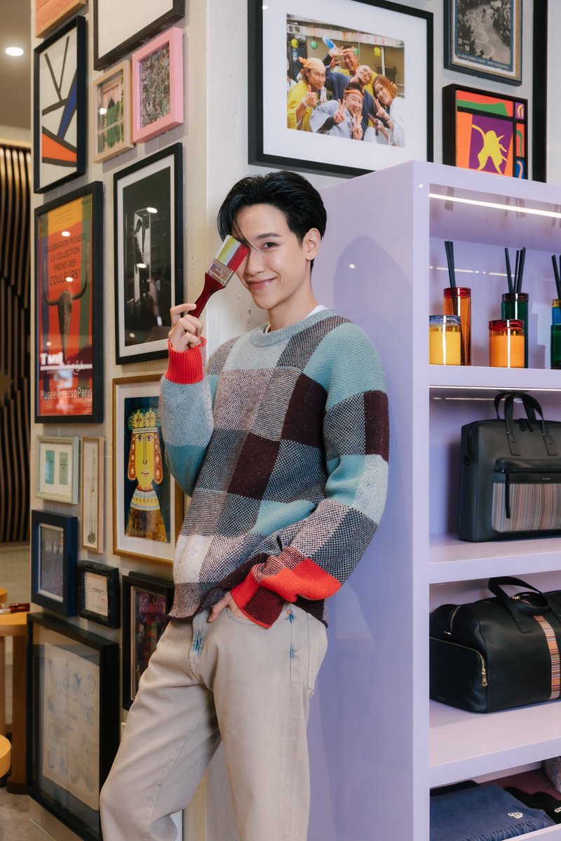 ELLEThailand's tweet image. ส่องลุคของหนุ่ม จูเนียร์ ปณชัย @jnnrrs ที่มาร่วมเปิดช็อปแห่งใหม่ของ Paul Smith ณ ศูนย์การค้าเซ็นทรัล พาร์ค  โดยสาขานี้ยังคงสะท้อนเอกลักษณ์ทางดีไซน์อันโดดเด่นของ Paul Smith ขณะเดียวกันยังนำเสนอเสน่ห์เฉพาะตัว

#ELLEThailand 
#junniorrs
#PaulSmithTH