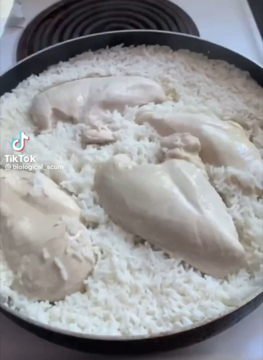 Flor jazmín creyendo que todas le quieren sacar el novio
El novio: