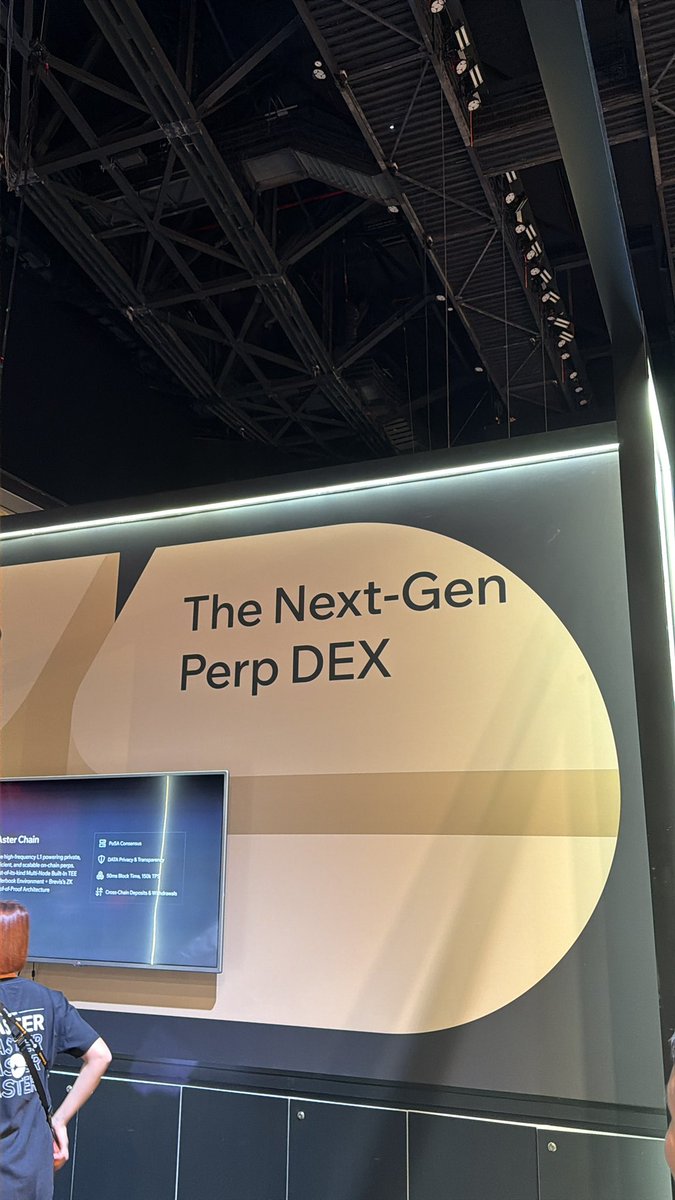 IridonAdrian's tweet photo. @Aster_DEX Always building! Great project amazing team #BinanceBlockchainWeek https://t.co/uK0Vdig6ff