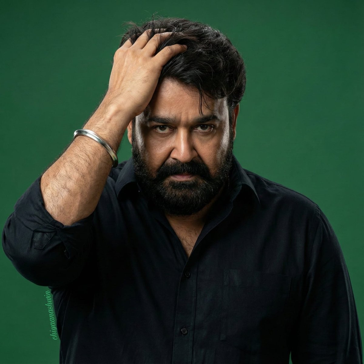 Adhiiii2255's tweet image. ലാലേട്ടൻ പോസ്റ്റർ ലോഡിങ്....!!

ട്രെയിലർ ഡേറ്റ് പോസ്റ്റർ sooon!!!😌🔥

Bha bha ba kerala FDFS from 9am.!!
dec 18..👍

#Mohanlal #Bhabhaba