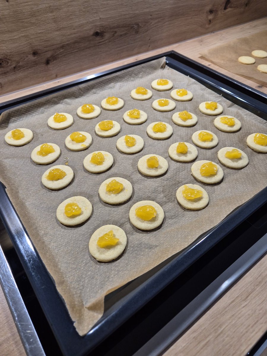 Tortue_73's tweet photo. ...in der Kombi wieder passend.
8) #Mini_Key_Lime_Pies mit #Lemoncurd. Die gehören seit 2024 zu meinen Favourites. 😋
Bringen Abwechslung rein.
Und erstmalig
9) #Kokos_Mohn_Spiralenkekse mit #Kardamon, #Zimt und #Macis im Kakaoteig.
Eine Sorte mit solchen Gewürzen... https://t.co/IWcgyc1lAa
