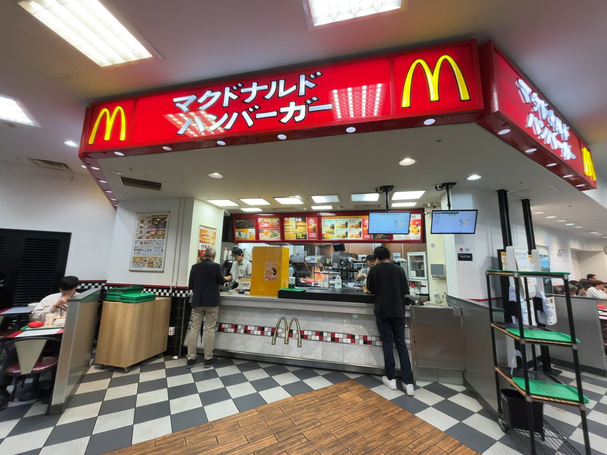 MUSASHI115__'s tweet photo. 平成に取り残されたマクドナルドあった https://t.co/EsOwTZqYd3