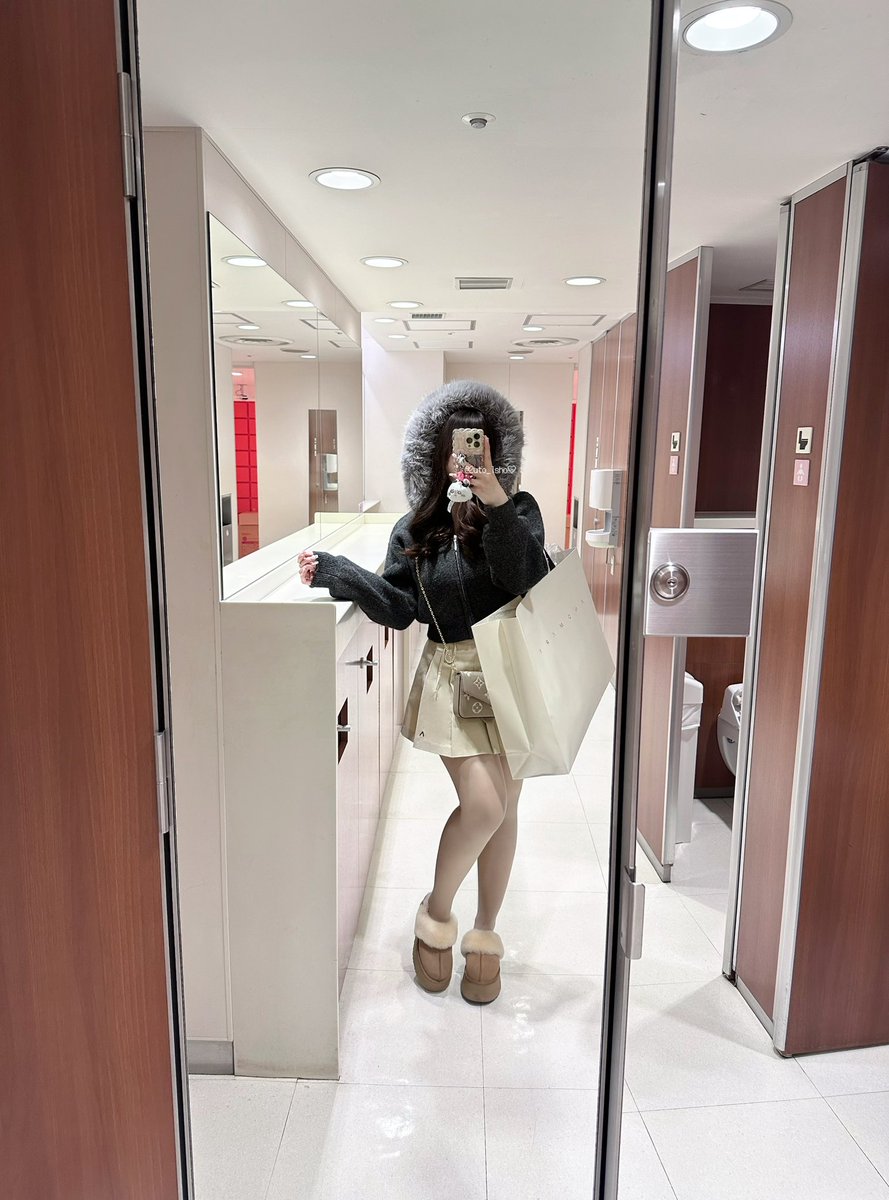 andmary ♡ 専用出品 250人くらい並んでたのに整理番号1桁代で欲しかった服買えた〜⋮( -̥᷅