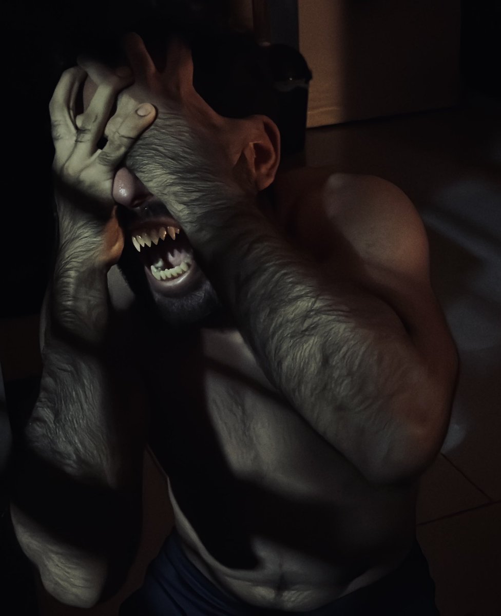 WerewolfHowl25's tweet image. Tomorrow is the full moon, I can already feel it burning under my skin, waiting to tear me open and I can’t wait, I need it now, it’s a big urge! #WerewolfWednesday