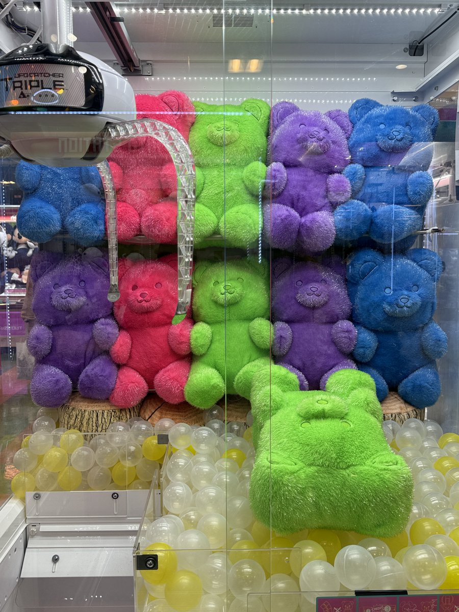 入荷情報】 超ドでかい！くまグミ キラキラ ぬいぐるみ 大好評稼働中