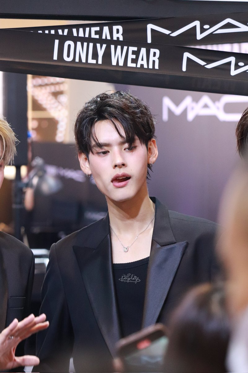 Paployyy_p's tweet photo. 02.12.25 | รู้ว่าหล่อแล้วทำใหญ่เลย
PERSES I ONLY WEAR MAC
#MACWithPERSES
#NAY_PERSES @naranvik
#PERSES #PERSES_TH
📸 : #PAPLOYPPL https://t.co/RRsl4DDn9X