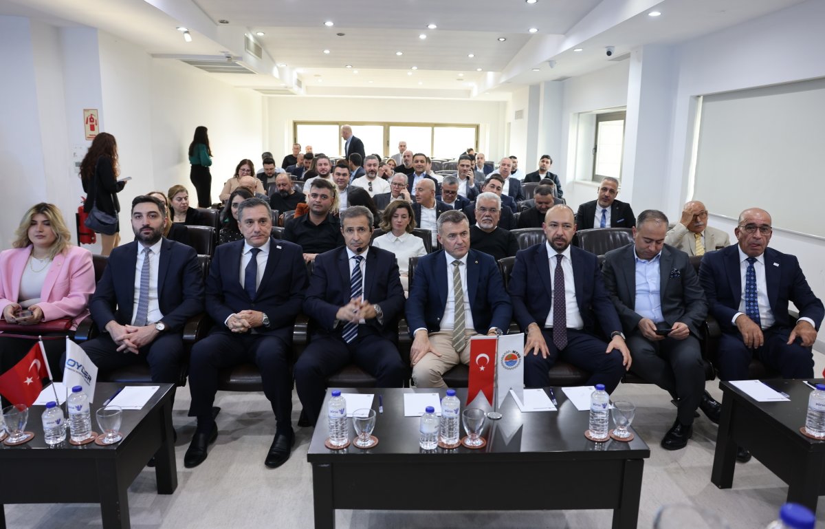 OYDER buluşmasında otomobil sektörünün geleceği konuşuldu

Otomotiv Yetkili Satıcıları Derneği (OYDER) 54. Bölge Diyalog Toplantısı, Mersin Ticaret ve Sanayi Odası (MTSO) ev sahipliğinde Mersin’de gerçekleştirildi.

Toplantı öncesinde OYDER Yönetim Kurulu Başkanı Ömer Koyuncu,