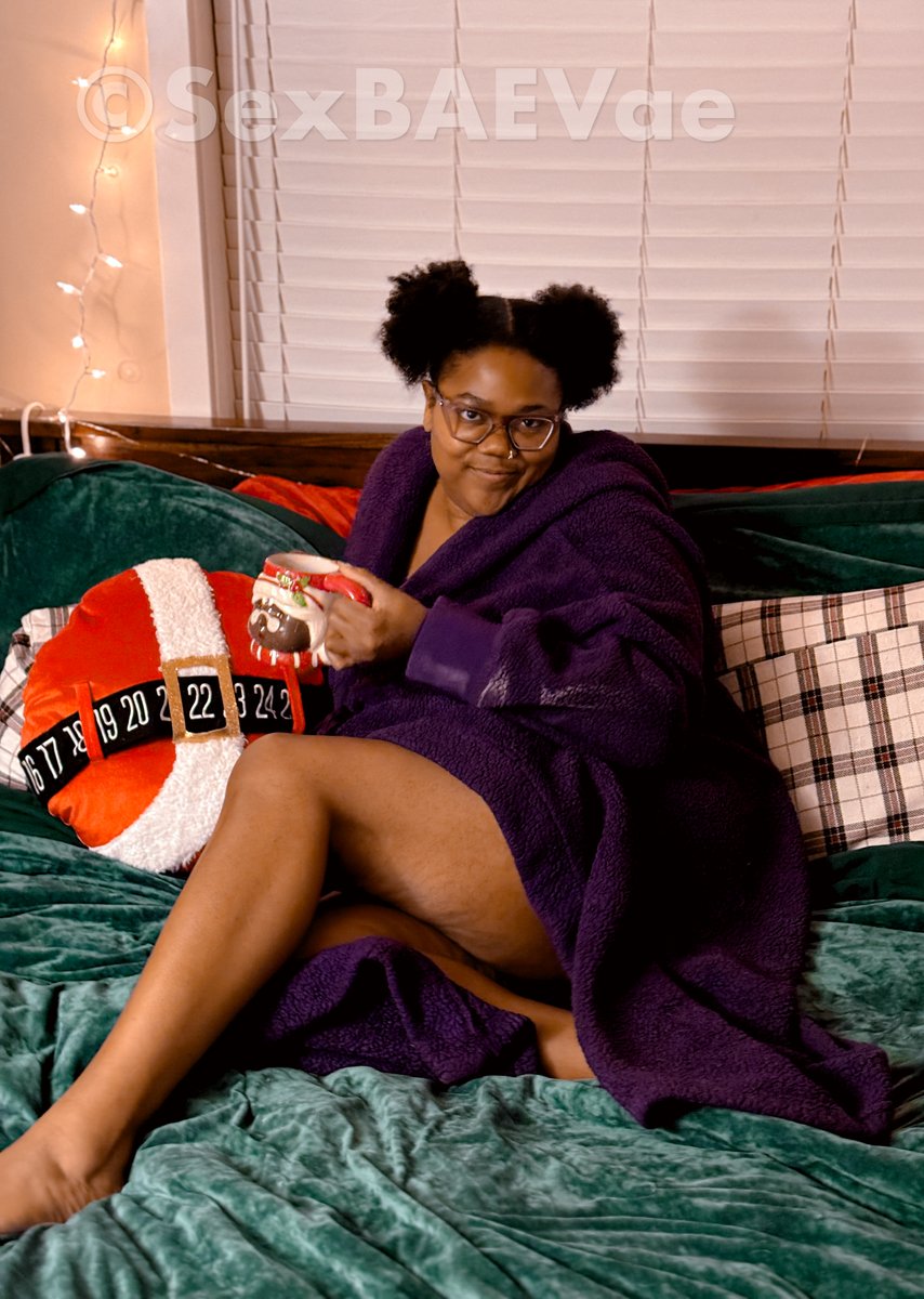 SexBAEVae's tweet photo. Baby, it's cold outside, so let's cuddle up with a warm beverage in bed together. #HOElidayAdvent #HappyHolidays #GradSchoolSlut https://t.co/WAULtMuS7Q