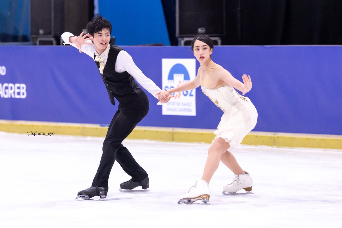 おはようございます。🇭🇷ザグレブは朝7時、会場ではアイスダンスの公式練習が始まっています。
都合でいくこうのいる第4Gだけの参加なので、昨日の練習から真剣な表情のふたりを少し投稿します。
この会場、夜は本当にとっても暗いので写真は気持ちで補完しつつ細部には目を瞑って見ていただけると🙏