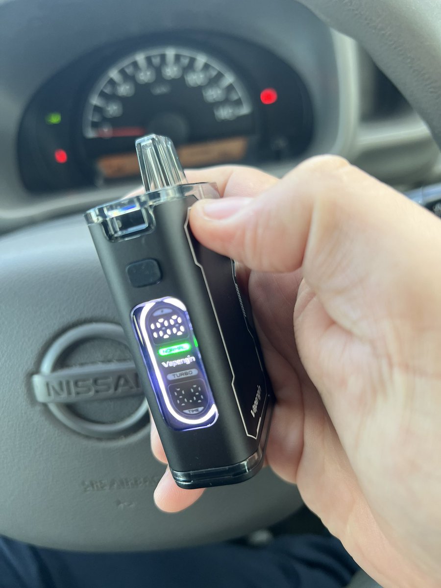 nico_nyan1201's tweet image. 当選したVapengin届いてた！
パッケージもかっこいいし、本体もめちゃいいやん！
久しぶりのvapeでゴッドマスカットの清涼感に咽せてしまったが、味が濃厚でいい！
またこのPOD型からvape楽しみます。
 #べイプエンジン
#ハンチェ
